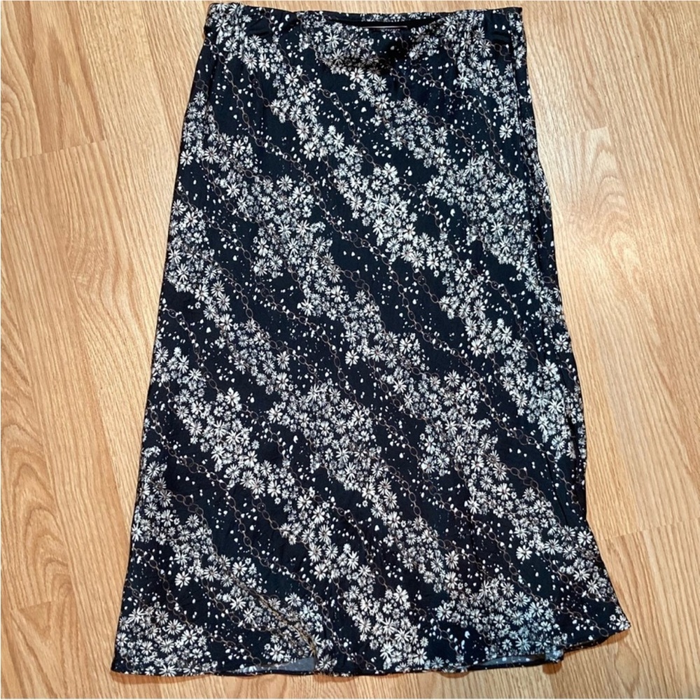 Victoria’s Secret daisy chain midi skirt medium - Picture 2 of 4